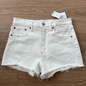 NWT - Abercrombie & Fitch White high rise the mom  Short size 27